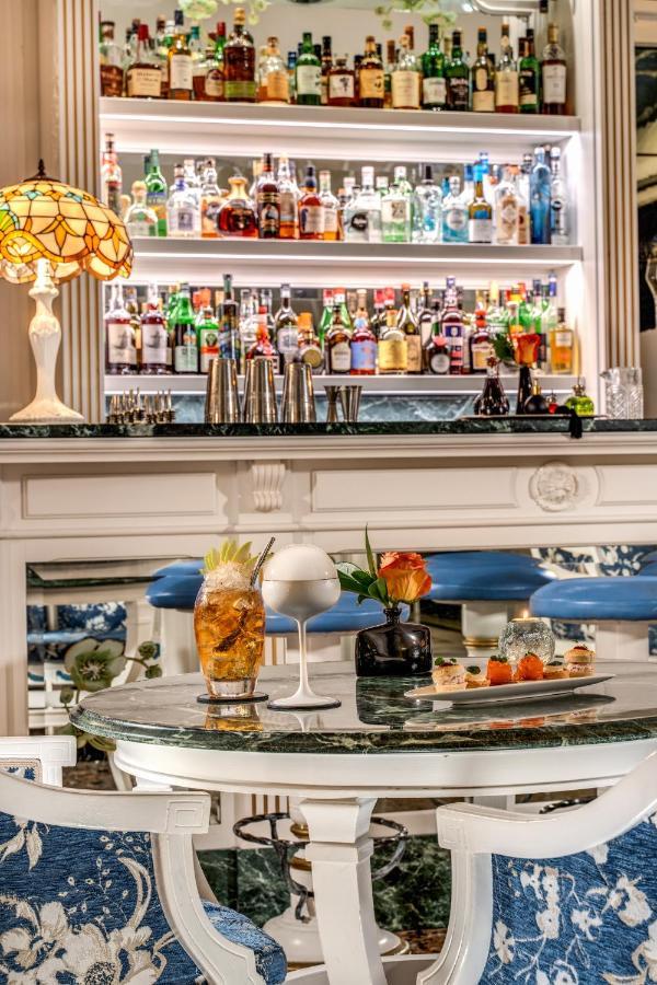 Hotel Splendide Royal Lugano Ngoại thất bức ảnh The bar at the Savoy