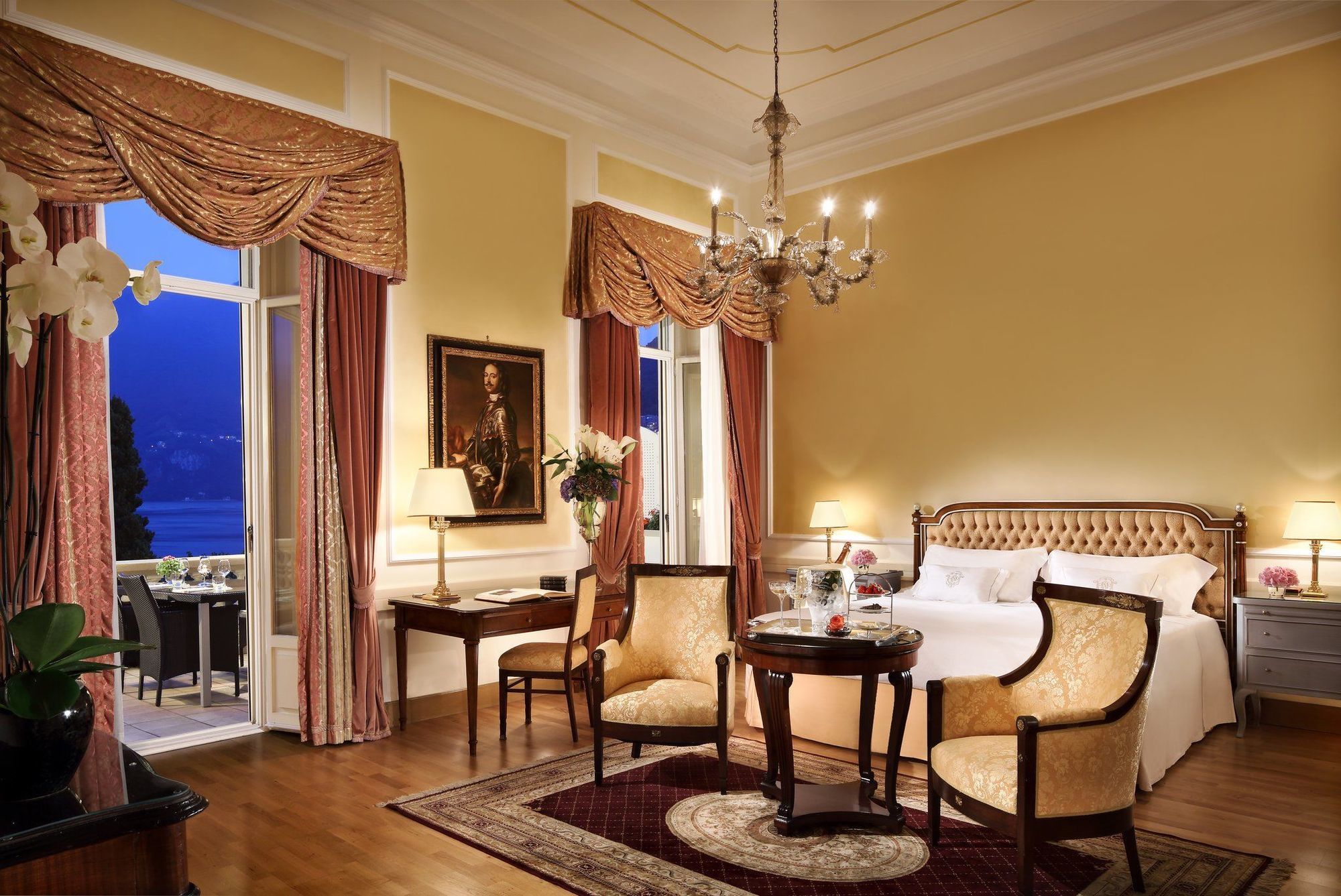 Hotel Splendide Royal Lugano Ngoại thất bức ảnh A suite at the hotel